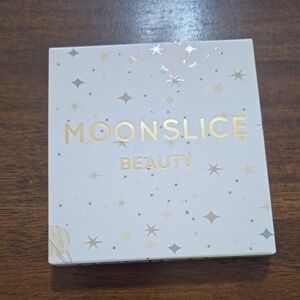 White & Gold Eyeshadow Palette